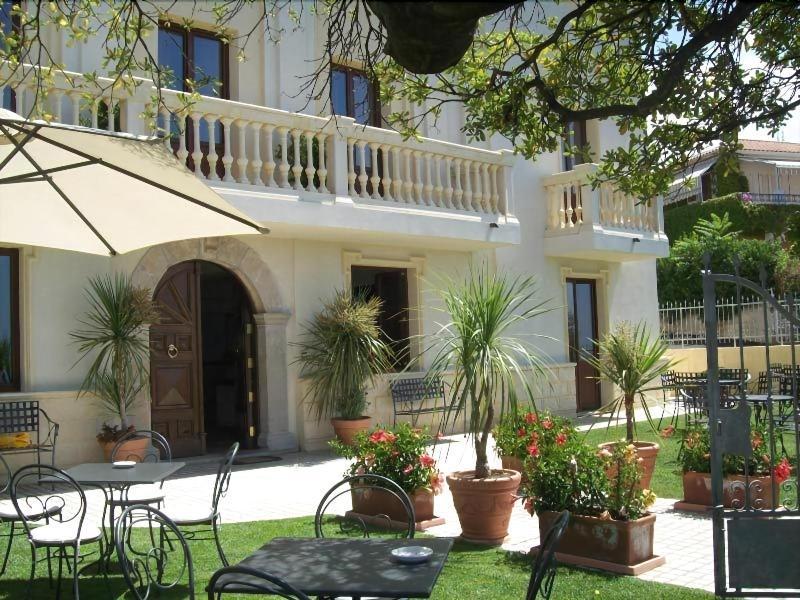 Hotel Villa Cerelis Diamante Bagian luar foto