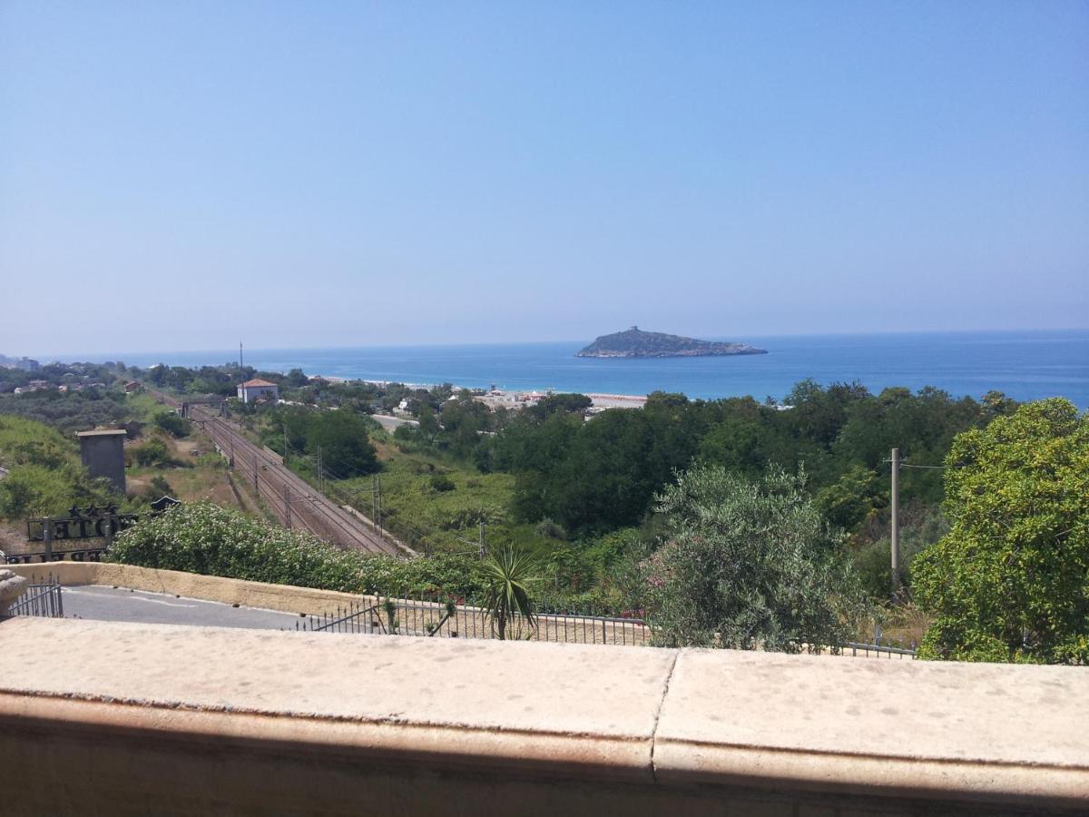 Hotel Villa Cerelis Diamante Bagian luar foto