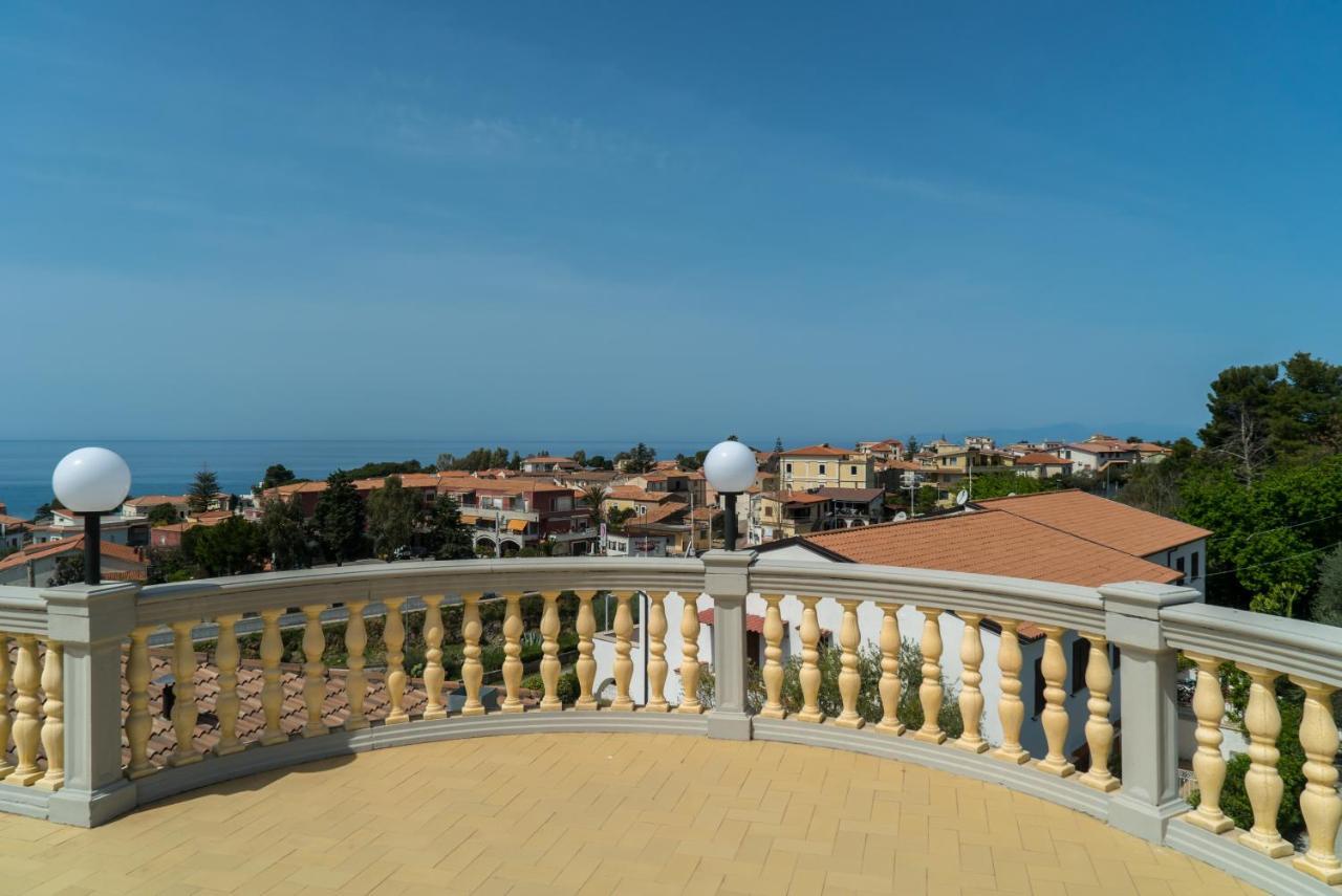Hotel Villa Cerelis Diamante Bagian luar foto